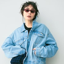 パンツで、ジャケットで、旬の「ゆるピタ」シルエットは【メンズサイズのデニム】で攻略！