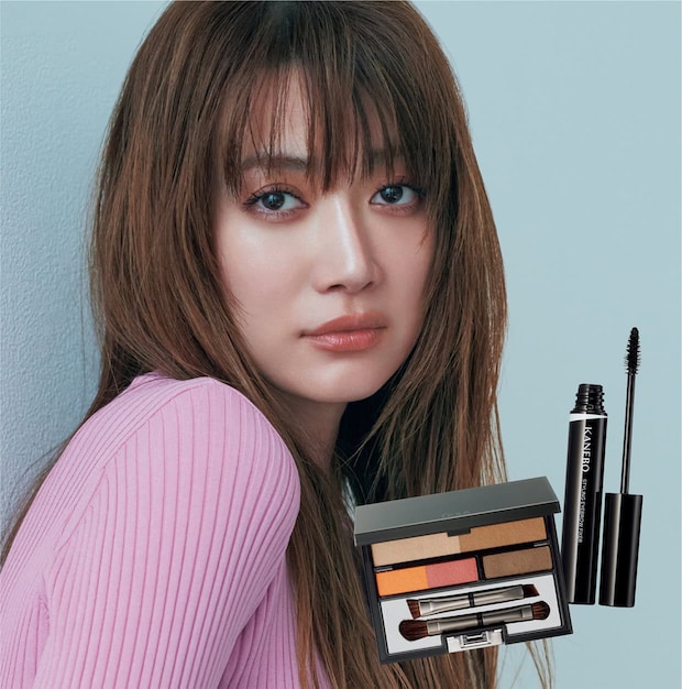 眉頭は薄め、中間は濃いめ、眉尻はくっきりのグラデが黄金！フレンチシックな洒落顔３つのコツ