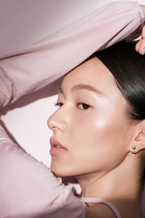 ￥1,760で誰でも宝石肌に。中国発コスメブランド「INTO U」の新作パレットで大人のくすみを一掃！