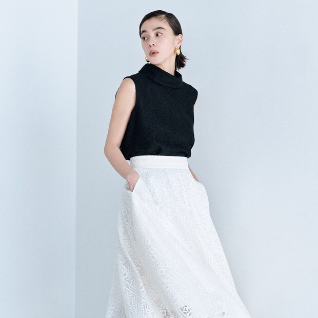 真っ白レースのスカートに知性とエレガンスが薫る!【ロペ】流のモノトーンスタイルが素敵