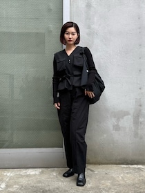 コンパクトなベストでスタイル激変！オールブラックにメリハリを【365日スナップ】諏訪朱音さん