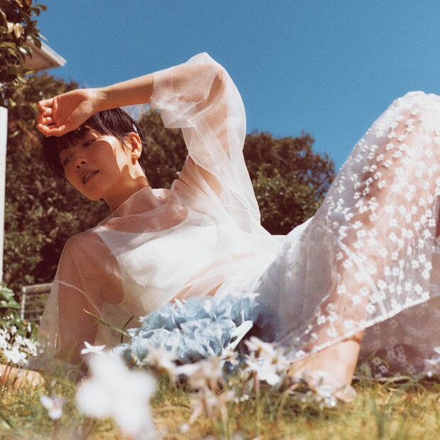 夏の定番・シースルーアイテムは【クロエ・セヴィニー】のヘルシーマインドがお手本！