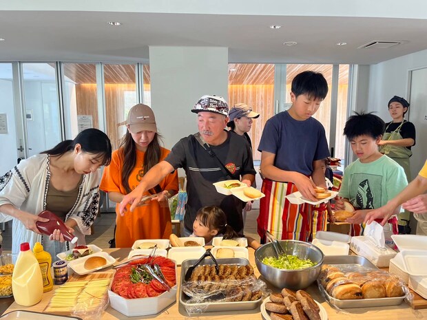 ハンバーガーイベントで大盛り上がり♡【こども食堂レインボー】「たまにはみんなでピクニック」