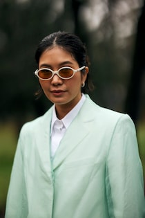 かけるだけでトレンドを取り入れられる？ ファッショニスタはオーバル型のサングラスに夢中♡