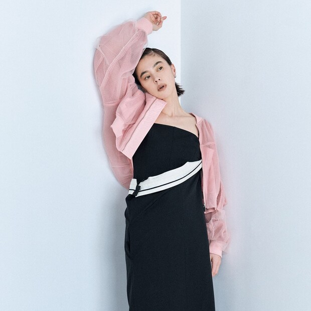 ボリューミーだけど短丈。【メゾン スペシャル】の透けるブルゾンとドレスで甘めモードが完成！