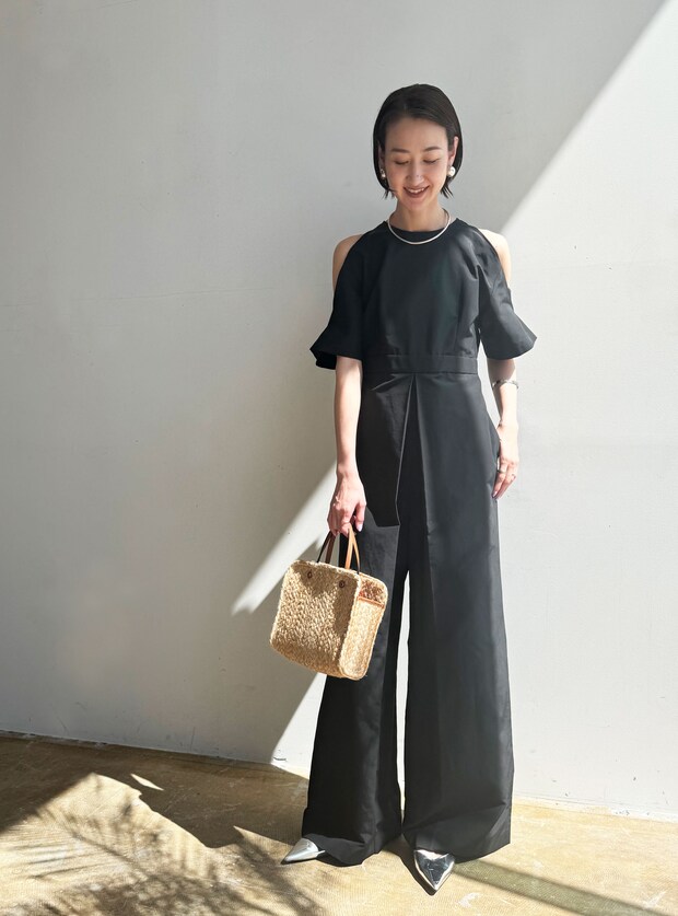 キレイめコンビネゾンにジュートバッグで軽やかモノトーンの完成【365日スナップ】大西瑠衣子さん
