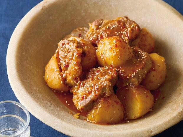 担当者もリピ♡ やわらか豚肉とホクホクじゃがいもがからみあう【豚肉とじゃがいもの韓国風煮物】