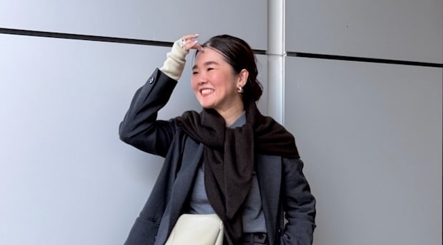 【40代スナップ】「三角ニットストール」で、洒落感もトレンド感も防寒も叶う♡｜目黒越子さん