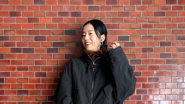 【40代スナップ】差し色に♡ あったか「カシミアネックウォーマー」が優秀すぎ！｜佐藤果林さん