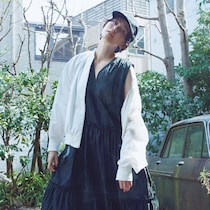 ロマンティックなドレスとスニーカーは今季マスト。12点でOK！賢い大人の着まわしテクニック