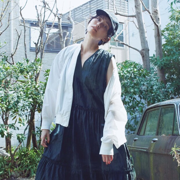 ロマンティックなドレスとスニーカーは今季マスト。12点でOK！賢い大人の着まわしテクニック