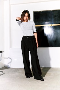 あなたは持ってる？40代・シンプル派のマストハブは「ウエストに目線がいくパンツ」