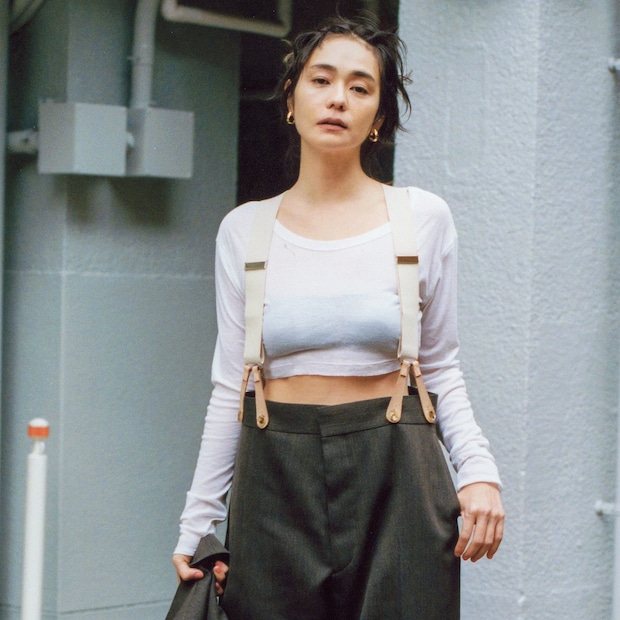 ぶかぶかのスラックスに【サスペンダー】が正解シルエット！40代以上のメンズ服攻略テクニック