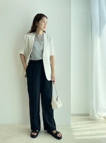 凹凸感のあるジャカードパンツでモノトーンにメリハリが！【365日スナップ】竹内雅美さん