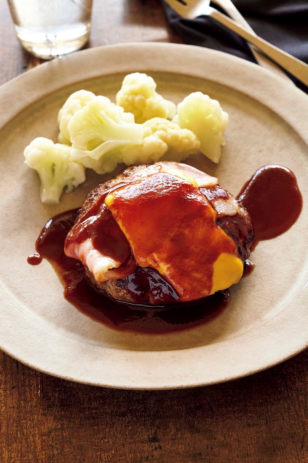 今夜はおうちで激ウマ【ベーコンチーズハンバーグ】作っちゃおう!赤ワイン入りソースでお店の味に