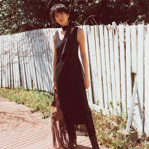 シンプルだけどサイズが大胆。【ケイト・モス】の超ミニマルスタイルを令和のムードで着こなそう！