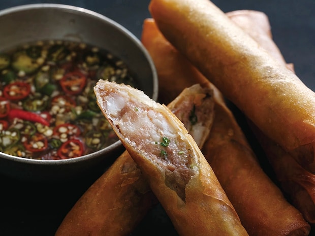 撮影時にはおいしすぎて奪い合いに！ まるで大人の上質なジャンクフード【ひき肉とえびの春巻き】