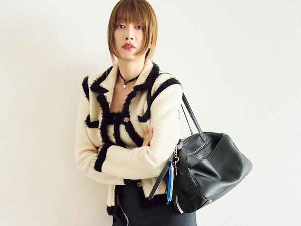 可愛すぎプラダのマフラー、とにかく映えるミュウミュウのスニーカー…ヨンアさんの激推し私物♡