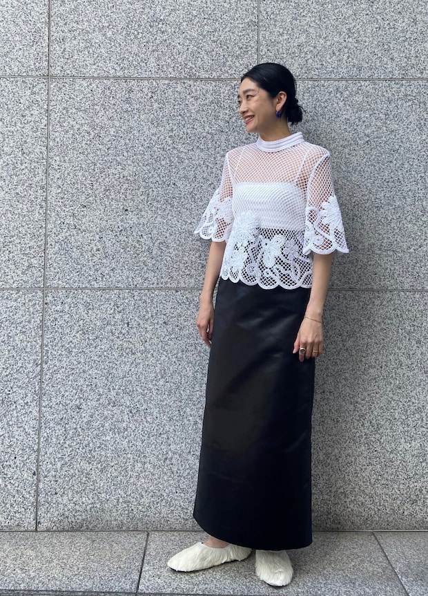 透かし編みニットが主役♡【365日スナップ】大村祥子さんのエレガントなモノトーンスタイルが素敵