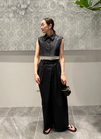 リネン＋数センチのお腹見せが涼やかな夏の黒の秘訣です！【365日スナップ】秀崎 彩さん