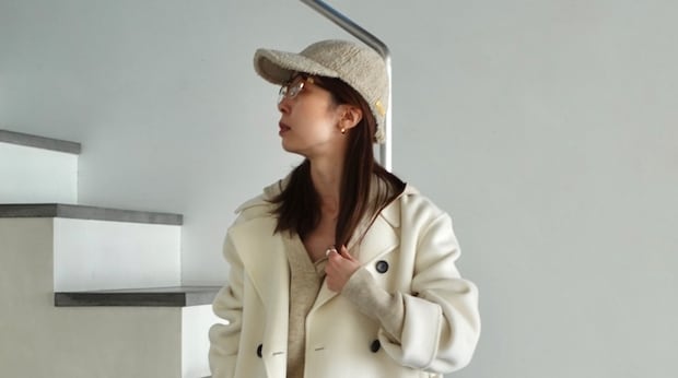 【40代スナップ】「ボアキャップ」でミュートトーンコーデに大人の可愛さをプラス♡｜林 夏紀さん