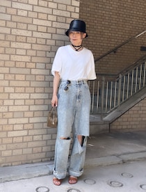 たっぷりシルエットの白Tでほっそりした印象のデニムスタイルに【365日スナップ】下島麻子さん