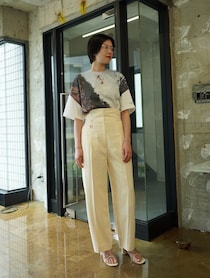 まるで歩くアート。大胆プリントTは眼鏡で小粋に着こなして【365日スナップ】遠藤美紗子さん