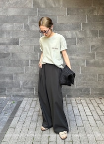 てろんと落ち感のあるロゴTとラップパンツは見た目も涼やかでモダン【365日スナップ】haruさん