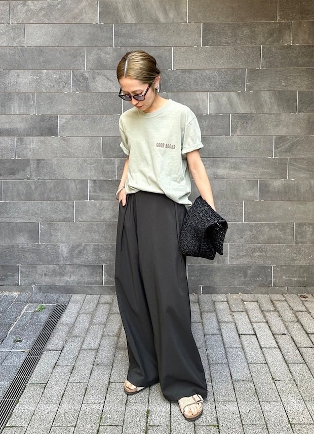 てろんと落ち感のあるロゴTとラップパンツは見た目も涼やかでモダン【365日スナップ】haruさん