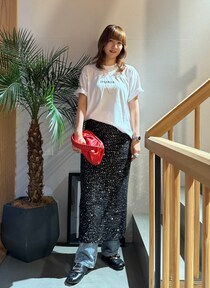 デニムにスカートを重ねる。Tシャツで旬のコーディネートを楽しもう【365日スナップ】藤林美紀さん