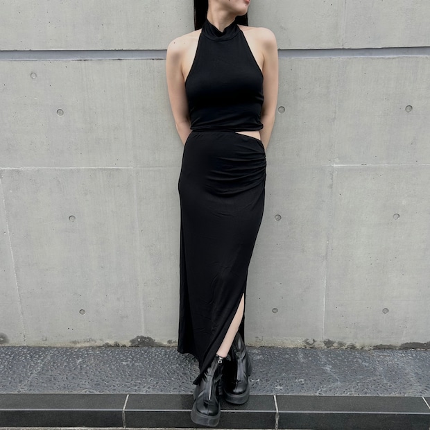 まさかのパッドつき。“1枚で洒落る”を約束する、着心地抜群デタームのドレス