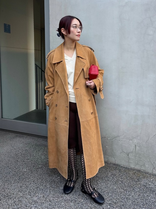 【40代スナップ】ジュエリー感覚「シルバーのアイウェア」でコーデが引きしまる！｜小川奈美さん