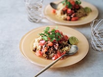 次から次へと食べたくなっちゃう危険な味！ シンプルで作りやすいのも完璧な【タコライス】レシピ