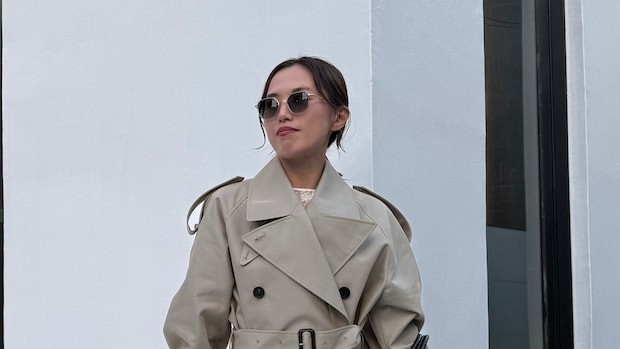 【40代スナップ】グレイッシュトーンの「サングラス×トレンチ」が洒落てる！｜小原あさみさん