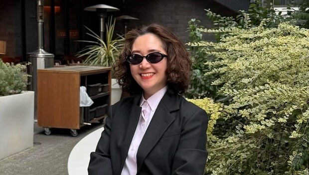 【40代スナップ】おしゃれでロープライス!「NUEF」のサングラスが今季イチオシ|志波かよこさん