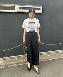 スカートにヒール、ジュエリー。カジュアルTをグッと女っぽくシフト【365日スナップ】井上沙希さん