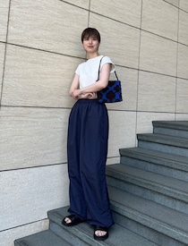 コンパクトT×ボリュームパンツで作る大人のY2Kスタイル【365日スナップ】佐藤夏美さん