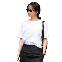 「ショート丈Tシャツ×インナーショーツで旬なバランスに」佐藤麻理奈さんの最旬白Tコーデ