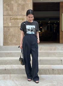 サスペンダーパンツでTシャツスタイルをシックに、女らしく【365日スナップ】渡邉春佳さん