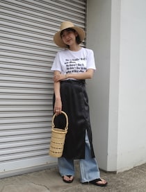 今年はTシャツとデニムに「スカート」をレイヤードしましょ【365日スナップ】森次まりなさん