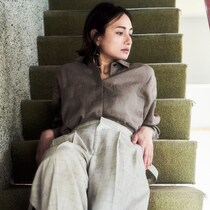 【カオス】のリネンシャツは素材もシルエットも完璧。アラフォー理想のシャツスタイルが叶う！