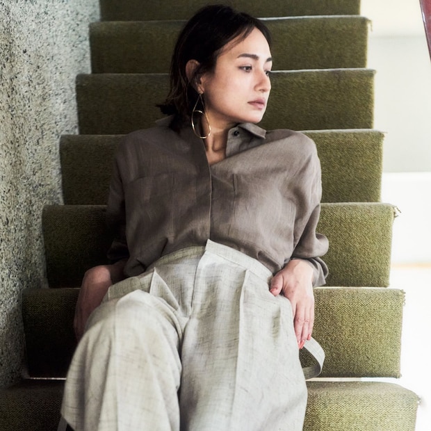 【カオス】のリネンシャツは素材もシルエットも完璧。アラフォー理想のシャツスタイルが叶う！