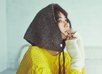 あったかくて、巻くだけで旬顔に。スカーフのようにも使える！ 【三角ストール】は今季マストです