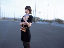 旅好きの夏帆さんと【ルイ・ヴィトン】ギュッと収納する旅の相棒「アルマ」はピンクで春気分に