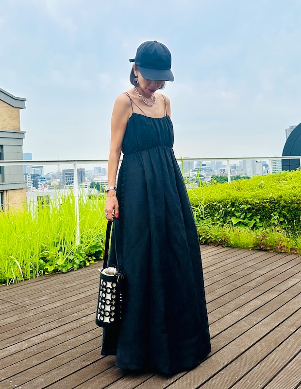 小柄でもバランスよく見える夏の黒ワンピースを発見！【365日スナップ】英恵 カイセリリオルさん
