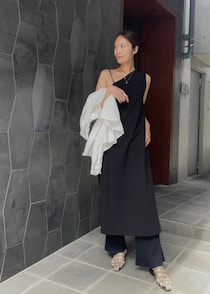 着れば即・旬顔！ ワンショルドレスはパンツに重ねて着まわして【365日スナップ】那須川美香さん