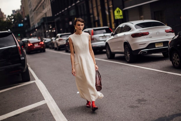 海外ファッショニスタたちは今夏、白いロングドレスに夢中♡