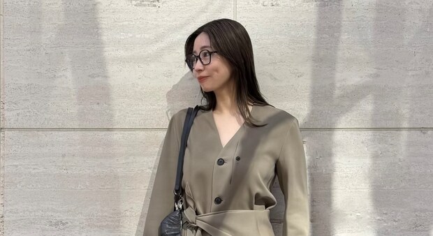 【40代スナップ】トレンド「三角スカーフ」がセットになったジャケットが優秀すぎ！｜福田綾さん