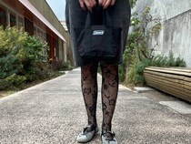 ファスナー仕様で防犯面も◎。【コールマン】のコラボミニトートバッグは海外での街歩きに最適だった