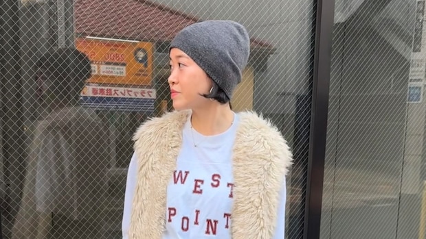 【40代スナップ】春先の難しい気候に明るいカラーの「ファーベスト」が大活躍!|鮫島里佳さん